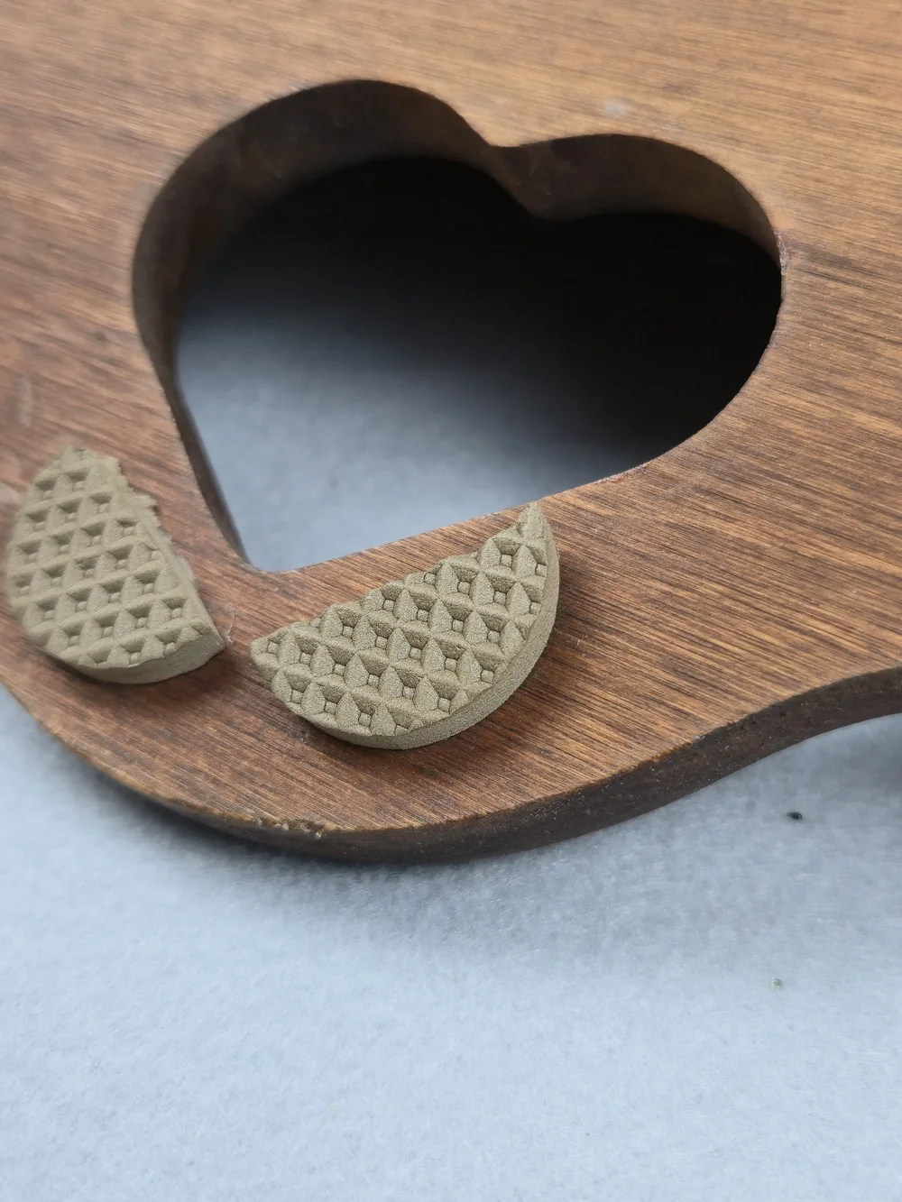 Vintage Wood Heart Wall Shelf Peg Rack Country 16